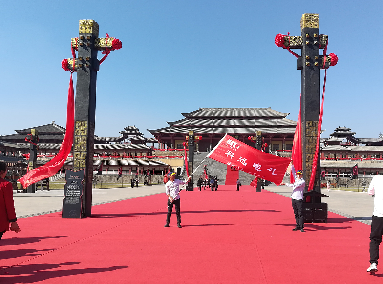 Kexr employees ludere in Hengdian studiosi.