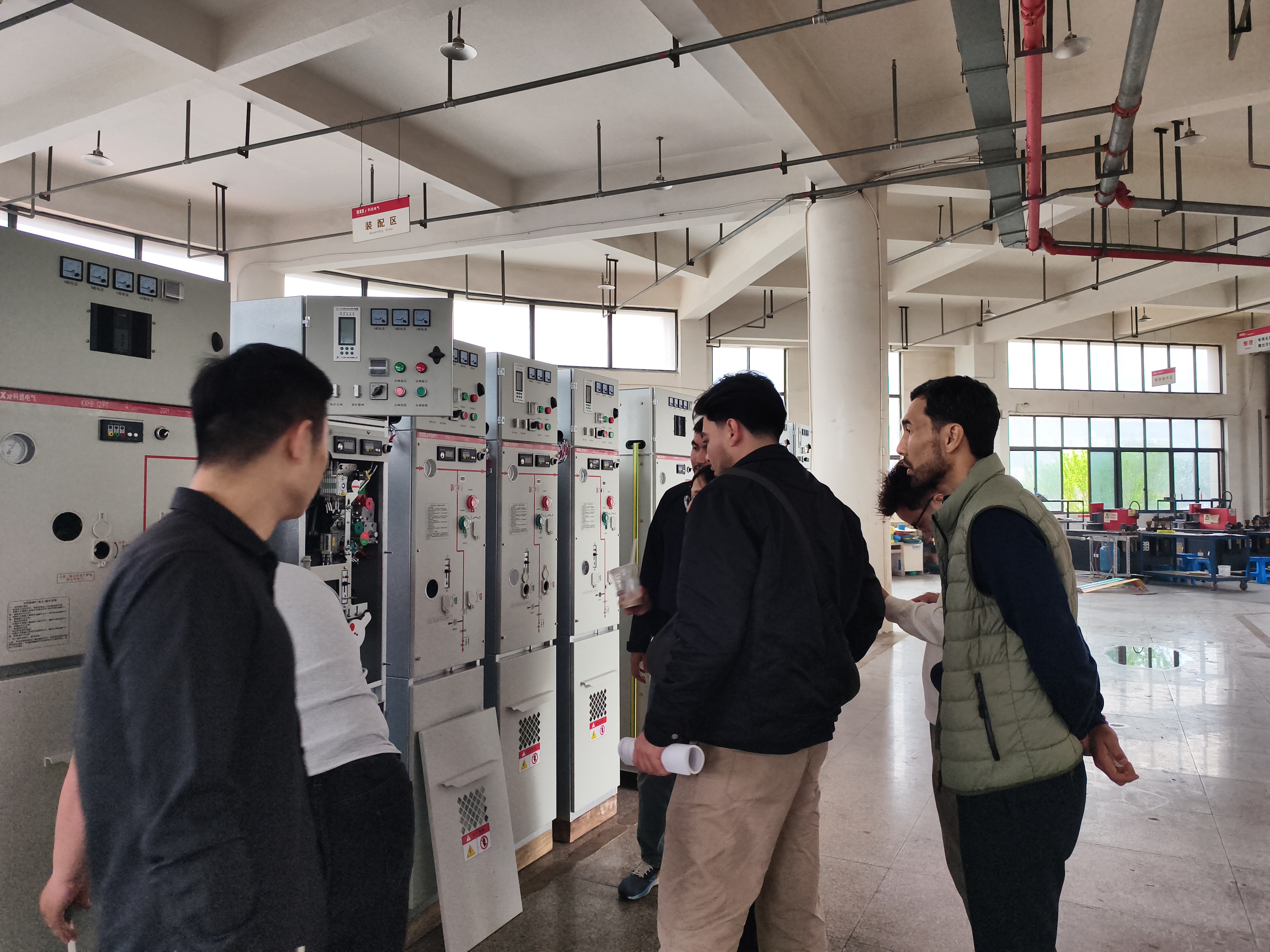 Kazakhstan Clients Visit Kexun Electric's High-Voltage Power-Distribution Equipment Vestibulum Base